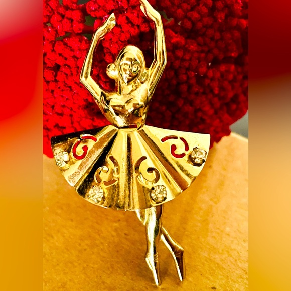 Vintage Coro Gold Tone Swan Lake Ballerina Brooch - Picture 1 of 10